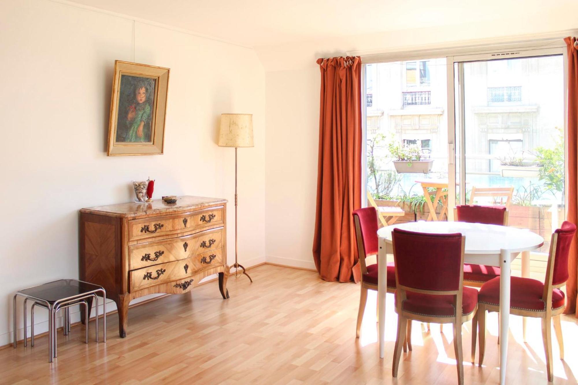 Duplex Near St Lazare *